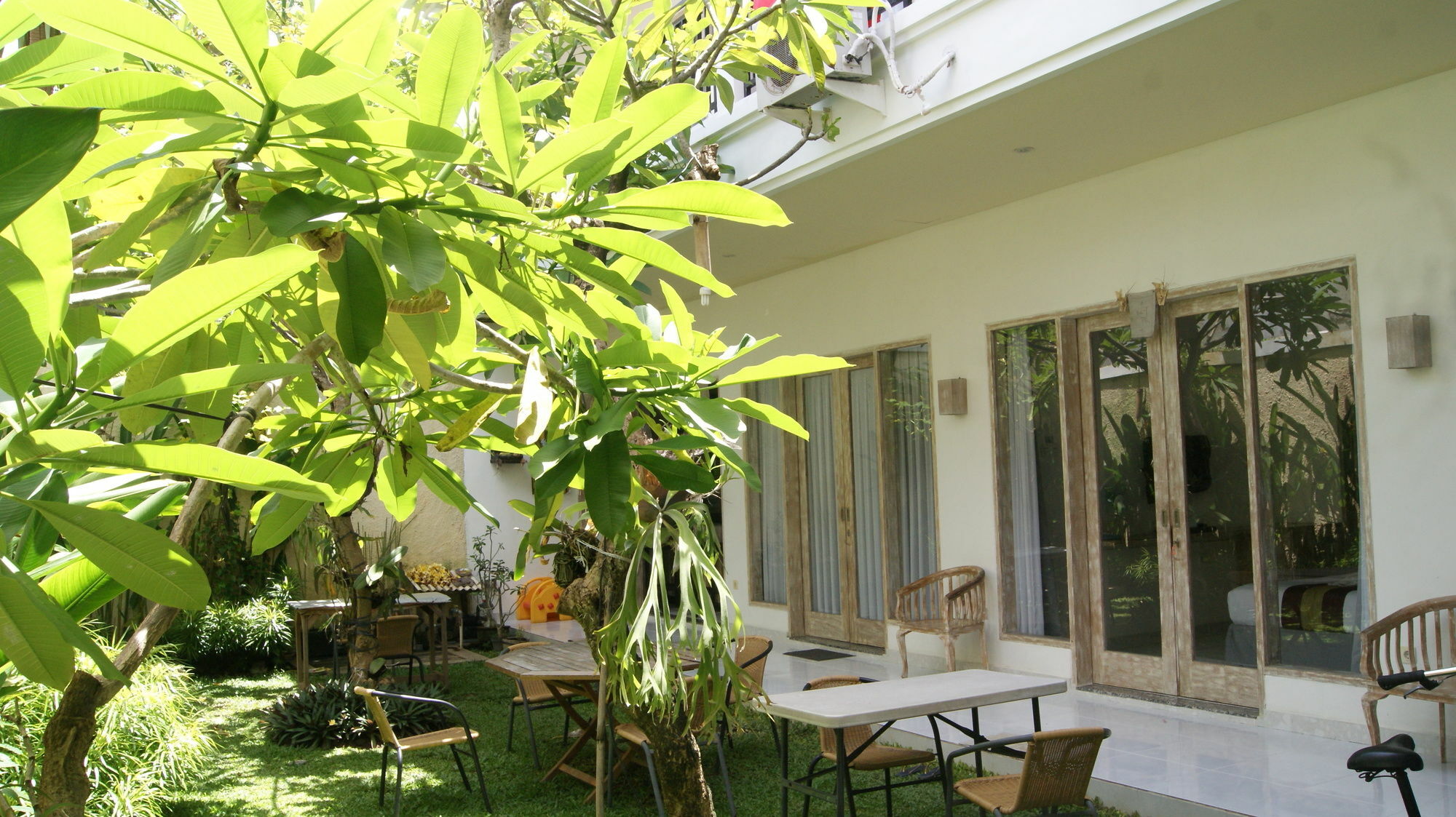 Sugiras Living Hotell Denpasar Exteriör bild