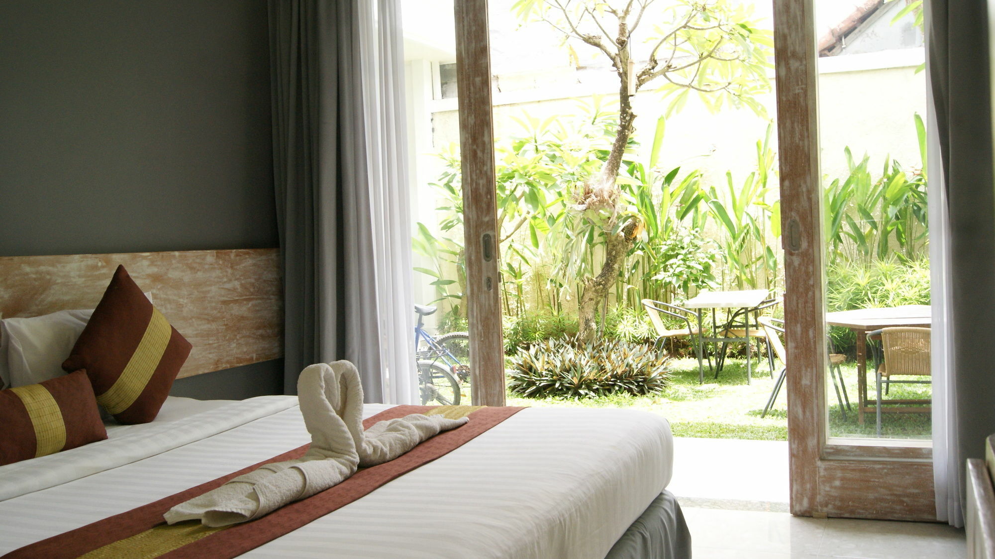 Sugiras Living Hotell Denpasar Exteriör bild